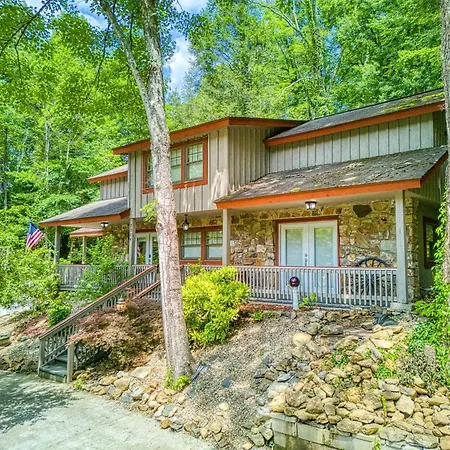 Rambling Bear On Cove Creek, Hot Tub, Wifi, 1089 Free Tickets Each Paid Day, Dollywood And More
